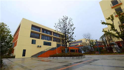 06095242e5de8d7c5c1708.jpg 40.jpg