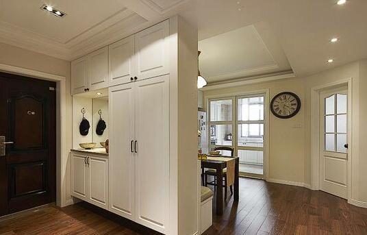 玄關(guān)鞋柜到底要不要做到頂？懊悔當初不聽勸，現(xiàn)在只能返工！