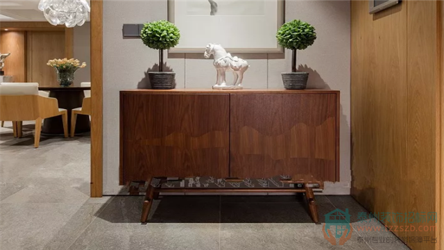 裝修師傅給玄關(guān)做了8處設(shè)計，朋友驚呼：怎么想到的，太實用了！