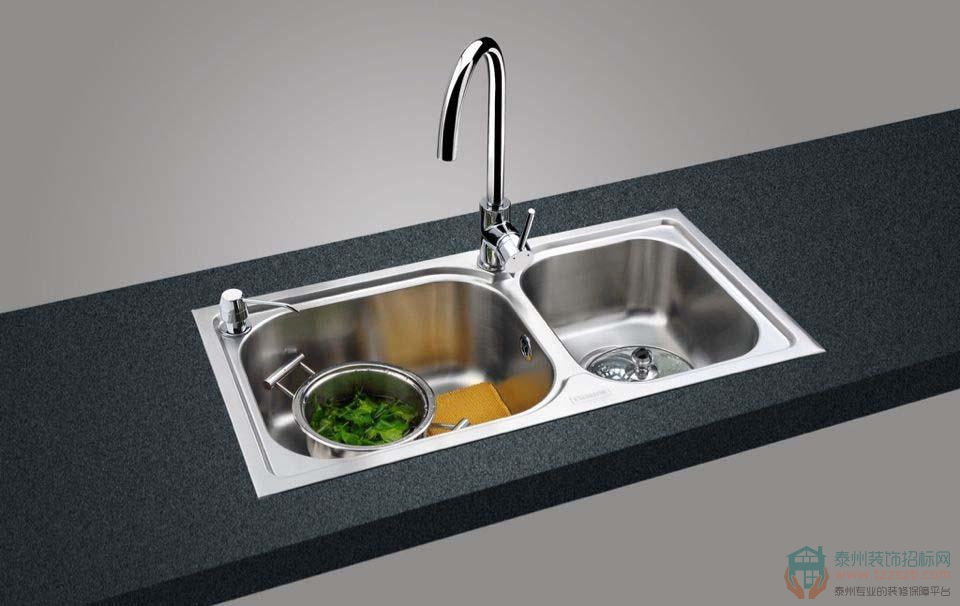 廚房水槽每天都要用，究竟用什么材料怎么選購呢？